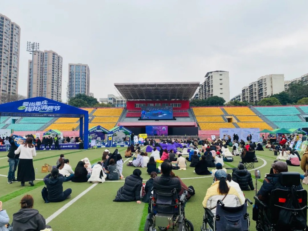 巴南“挥拍消费节”启幕 以赛为媒，打造文体旅商融合新场景